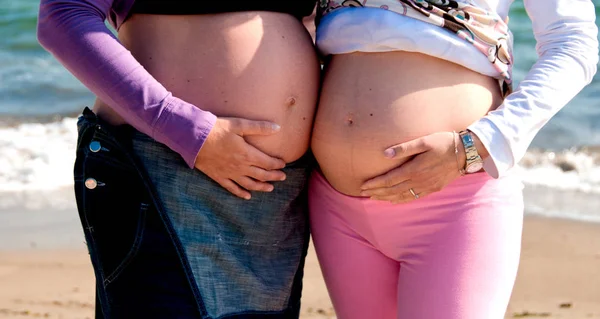 33E Week Zwangere Vrouwen Ontspannen Aan Zee Italië — Stockfoto