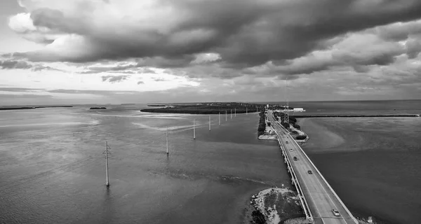 Gün Batımında Florida Denizaşırı Otoyol Hint Anahtar Kanal Havadan Görünümü — Stok fotoğraf