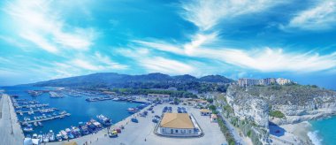 Hava panoramik Tropea port yaz sezonu, İtalya.