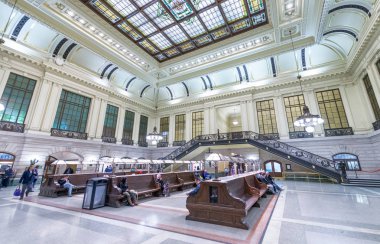 Jersey City - 20 Ekim 2015: Hoboken iç tren istasyonu. Yol tren 24 saat hizmet üzerindeki üç yol sağlar..