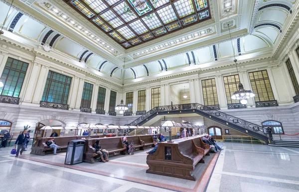 Jersey City - 20 Ekim 2015: Hoboken iç tren istasyonu. Yol tren 24 saat hizmet üzerindeki üç yol sağlar..