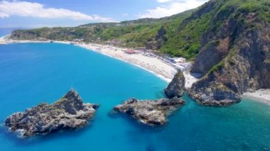 Tonnara Beach, Calabria, İtalya'nın güzel havadan görünümü