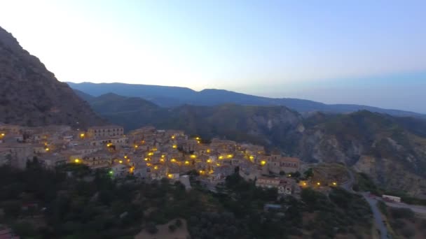 Stilo, Calábria - Itália. Vista aérea panorâmica incrível ao pôr-do-sol — Vídeo de Stock