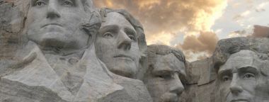 Güney Dakota'da rushmore Dağı üzerinden günbatımı renkleri ABD.
