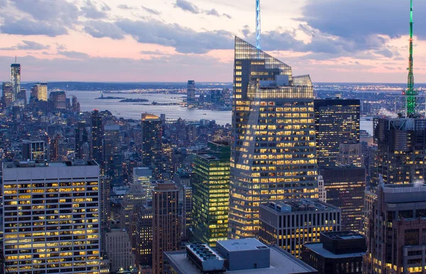 Hohe Wolkenkratzer Mit Himmel Auf Hintergrund Usa — Stockfoto