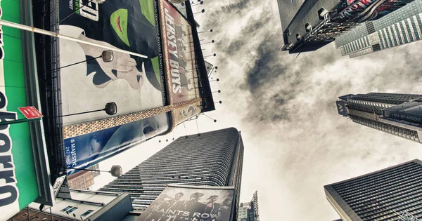New York City Mar Τεράστιοι Ουρανοξύστες Κυριαρχούν Στους Δρόμους Της — Φωτογραφία Αρχείου