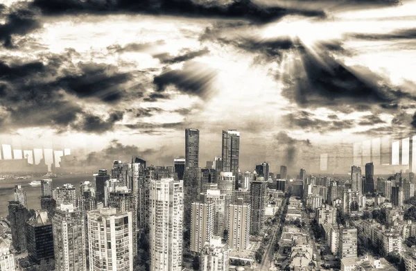 Vancouver, Kanada. Şehir manzarası havadan görünümü.