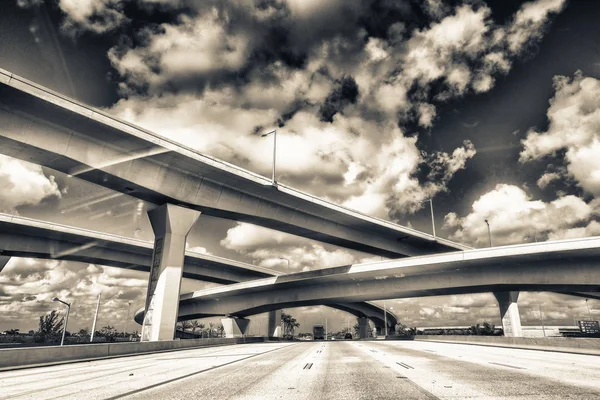 Broar Motorvägar Korsning — Stockfoto