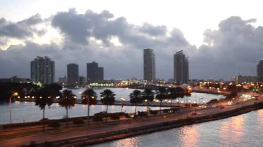 Miami manzarası, Florida, ABD gün batımı manzarası. Video