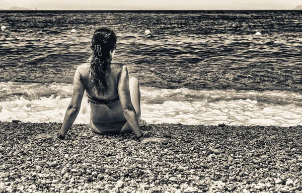 여자를 해변에서 — 스톡 사진