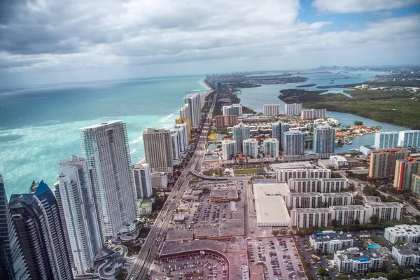 Helikopter Blick Auf North Miami Beach Eigentumswohnungen Entlang Des Ozeans — Stockfoto