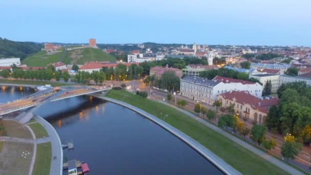 Vista Aérea Nocturna Riga Letonia Con Hermosos Edificios Históricos Video — Vídeos de Stock
