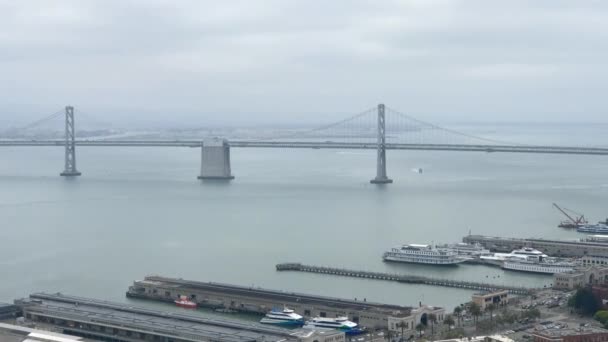 旧金山奥克兰海湾大桥 俗称海湾大桥 横跨加利福尼亚州旧金山湾的桥梁建筑群 — 图库视频影像