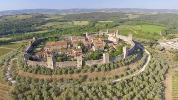 Letecký Panoramatický Pohled Středověké Město Obklopené Kruhové Zdi Otevřené Krajině — Stock video