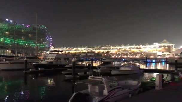 Abu Dhabi Centro Ciudad Por Noche Vista Través Ventana Emiratos — Vídeos de Stock