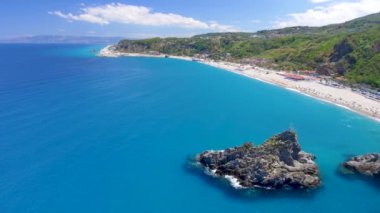 Tonnara Beach, Calabria, İtalya'nın güzel havadan görünümü