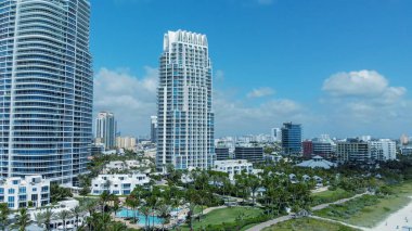 Güney Pointe Park, Florida Miami Beach Skyline havadan görünümü.