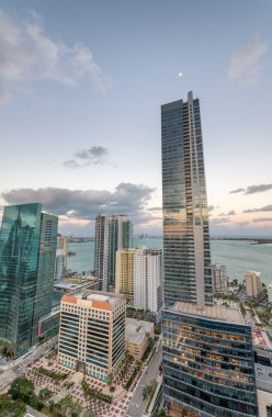 Downtown Miami gece şehir çatı üzerinden