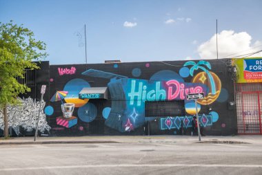Miami - 29 Mart 2018: Wynwood tasarım Mahallesi Miami. Dünyanın en büyük açık hava sokak sanatı teçhizatları bir Wynwood özellikleri.