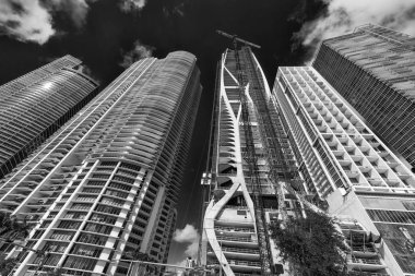 Miami - 27 Mart 2018: Sokak görünümü şehir binaların. Miami her yıl 20 milyon turist çeken.