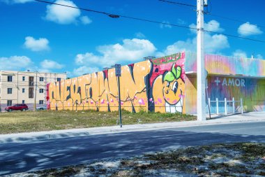 Miami - 29 Mart 2018: Wynwood tasarım Mahallesi Miami. Dünyanın en büyük açık hava sokak sanatı teçhizatları bir Wynwood özellikleri.