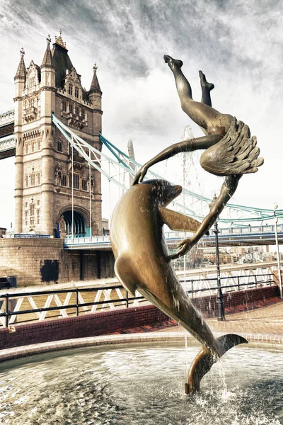 Majesty Tower Bridge Londra Vicino Alla Statua Alla Fontana Del — Foto Stock