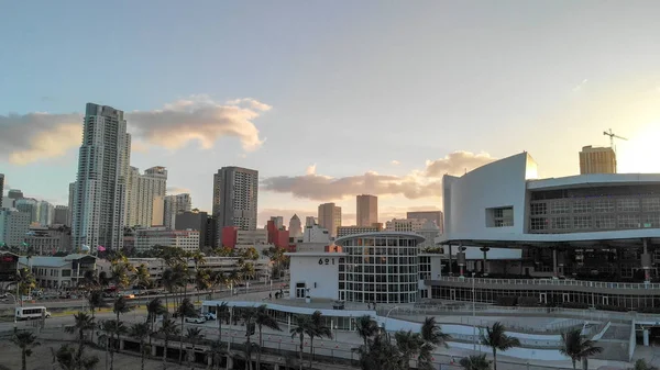 迈阿密市中心的空中日落景观 — 图库照片