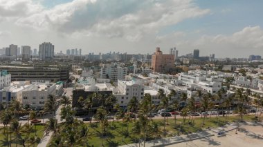 Güzel bir günde Miami South Beach ve Ocean Drive havadan görünümü.