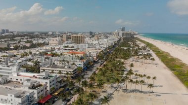 Güzel bir günde Miami South Beach ve Ocean Drive havadan görünümü.