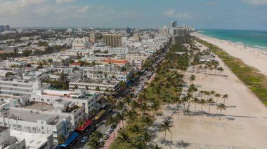 Bir güzel bahar gününde Miami Beach ve Ocean Drive havadan görünümü.
