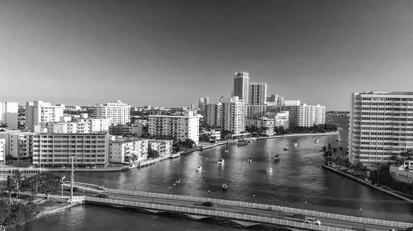 Flygfoto Över Venetianska Sätt Och Miami Beach Från Gibb Park — Stockfoto