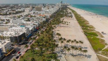 Miami Beach ve Ocean Drive Park bir güzel bahar gününde havai havadan görünümü.