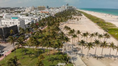 Miami Beach ve Ocean Drive Park bir güzel bahar gününde havai havadan görünümü.