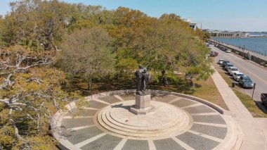 Charleston Meydanı ve River, Güney Carolina cityscape havadan görünümü.