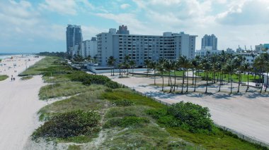 Güzel bir günde Miami South Beach ve Ocean Drive havadan görünümü.