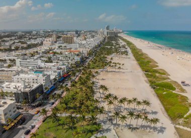 Miami Beach park ve Ocean dron görüldüğü gibi panoramik manzaralı.