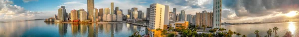 Panorama Luftaufnahme Von Downtown Miami Und Brickell Key Bei Sonnenaufgang — Stockfoto