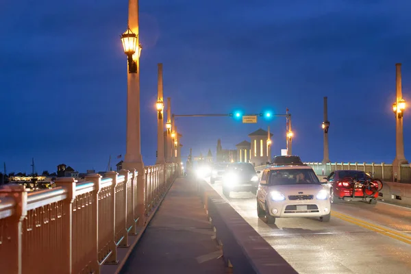 Augustine Aprile 2018 Traffico Notturno Cittadino Lungo Ponte Dei Leoni — Foto Stock