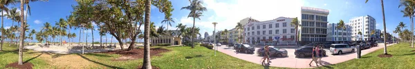 Miami Beach Aprile 2018 Turisti Lungo Lummus Park Miami Beach — Foto Stock