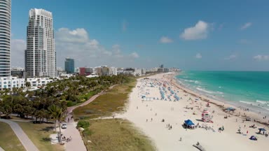 Güney Pointe Park Miami Beach. Binalar plajda havadan görünümü.