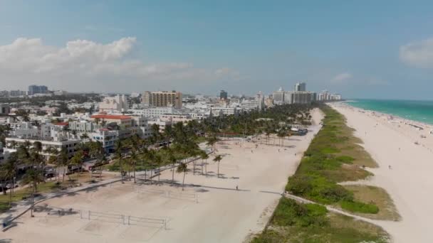 Miami Beach Ocean Drive Gebouwen Langs Het Strand Luchtfoto — Stockvideo