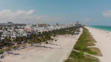 Miami Beach Ocean Drive. Binalar plajda havadan görünümü.