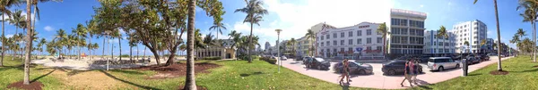 Miami Beach Abril 2018 Turistas Longo Lummus Park Miami Beach — Fotografia de Stock