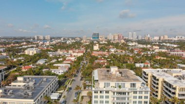 Palm Beach kıyı şeridi, Florida güzel havadan görünümü.
