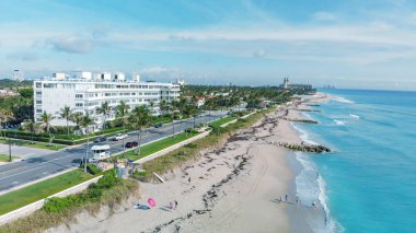 Palm Beach kıyı şeridi, Florida güzel havadan görünümü.