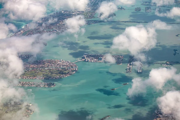 Αεροφωτογραφία Του Μαϊάμι Μπιτς Νήσων Από Παράθυρο Του Αεροπλάνου — Φωτογραφία Αρχείου