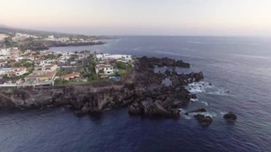 Santiago del Teide, hava görünümünü Tenerife, Santa Cruz de Tenerife, Kanarya Adaları, İspanya ilinin ada. Video