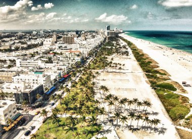 Miami Beach park ve Ocean dron görüldüğü gibi panoramik manzaralı.