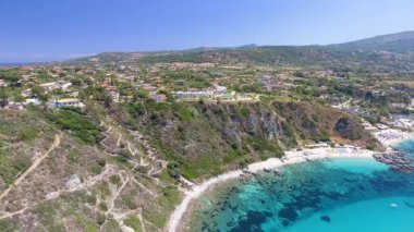 Capo Vaticano, kıyı şeridi panoramik hava güneşli bir günde inanılmaz Calabria - İtalya,.