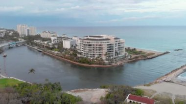 Boca Raton havadan günbatımı panoramik görünümü, Florida kıyı şeridi, ABD
